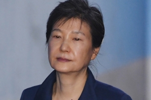 검찰 ‘국정원 뇌물수수’ 박근혜 이르면 이번 주 추가 기소