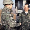 [서울포토] 정세균 국회의장, 전방 초소 찾아 초병 격려