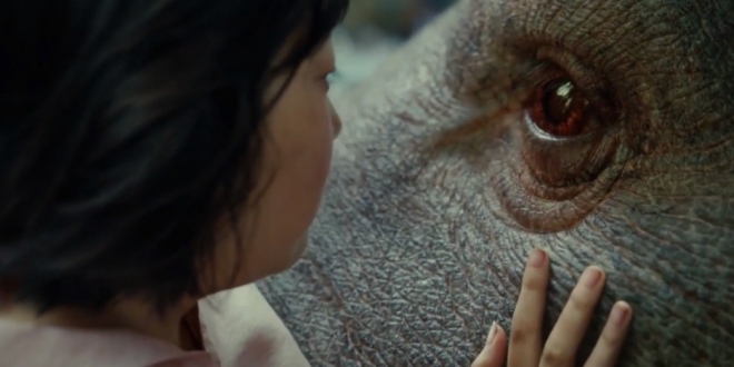 영화 ‘옥자’ 예고편의 한 장면.