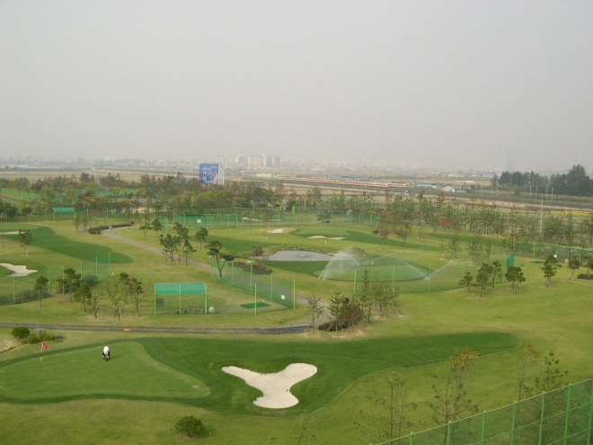수원시가 운영하는 화산체육공원 전경