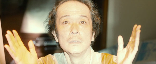 영화 ‘아름다운 별’ 티저 예고편 한 장면.