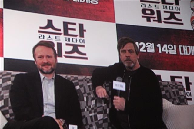 오른쪽이 스타워즈의 원조 영웅 루크 스카이워커를 연기한 마크 해밀. 왼쪽은 ‘라스트 제다이’를 연출한 라이언 존슨 감독.