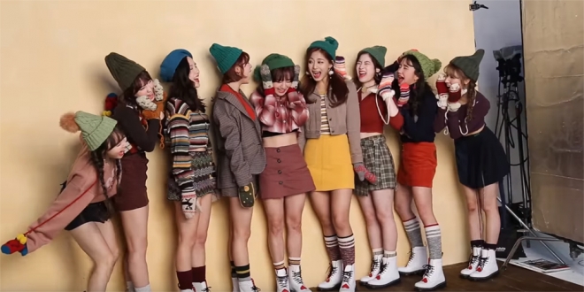 트와이스 ‘하트셰이커’ 재킷 촬영 현장. JYP엔터테인먼트.