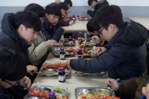 고교 급식에 1만원 넘는 랍스터