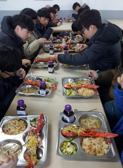 고교 급식에 1만원 넘는 랍스터