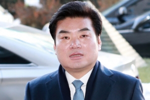 ‘정치자금법 위반 혐의’ 원유철 검찰 출석…“국민께 송구, 성실히 소명하겠다”