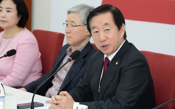 김성태(오른쪽) 자유한국당 원내대표