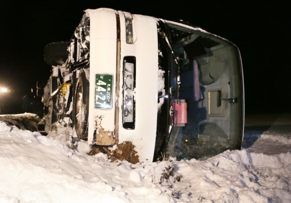 홋카이도서 한국인 탑승 추정 관광버스 전복사고
