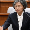 [서울포토] 꼼꼼히 메모하는 민유숙 대법관 후보자