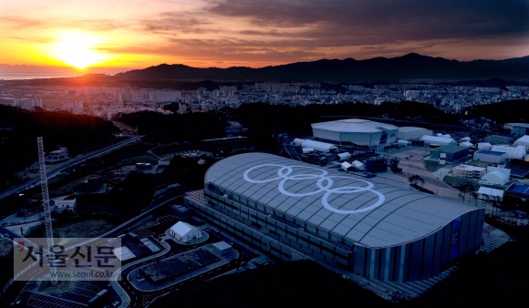 평창올림픽 D - 50 경기장 비추는 여명 