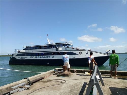 21일 필리핀 동부 해상에서 전복된 여객선
