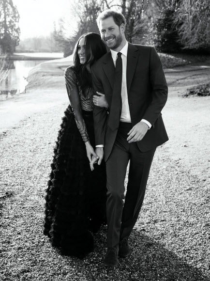 영국 해리왕자 마클 공식 약혼사진 