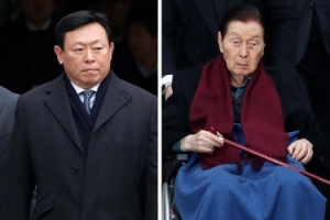 롯데 3부자 재판…신격호 ‘고함’, 신동빈 ‘미소’, 신동주 ‘무표정’