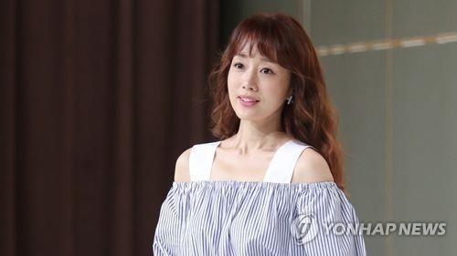 윤손하, ‘학폭 논란’ 아들 학업 접고 캐나다행…“이민 아냐” [연합뉴스 자료사진]