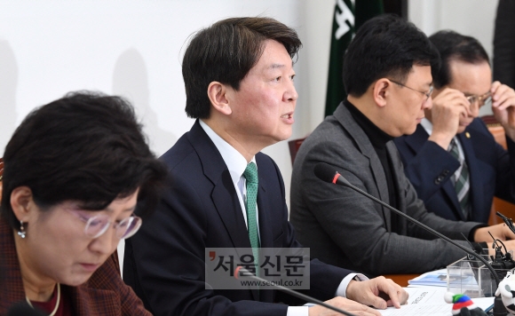 [서울포토] 모두 발언하는 안철수 대표