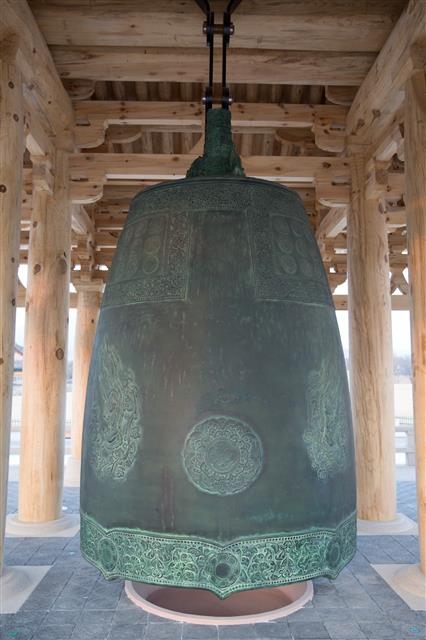 경주시가 지난해 성덕대왕신종(일명 에밀레종)을 그대로 본떠 만든 신라대종. 경주시 제공