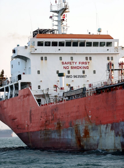 여수항에 묶여 있는 홍콩 선박 