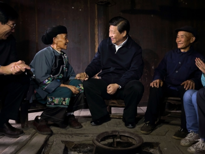 2013년 후난성의 한 농촌마을을 찾은 시진핑 중국 국가 주석. 출처:신화통신