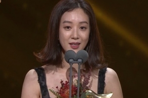 김성준 앵커 “정려원 수상소감 생각보다 아니었다” 발언에 뭇매