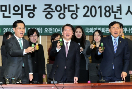 [포토] “국민의당 가즈아~” 안철수 대표 건배사