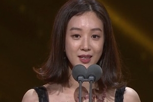 정려원, 수상소감서 한예슬 언급 “너도 많이 힘들었을텐데 기도 고마워”