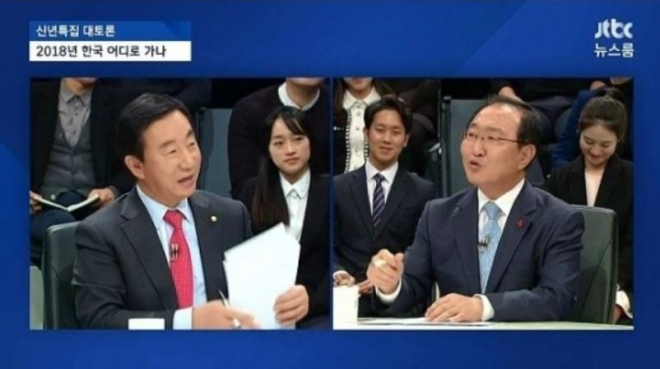 왼쪽은 김성태 자유한국당 원내대표. 오른쪽은 노회찬 정의당 원내대표. JTBC ‘뉴스룸’ 방송화면 캡처