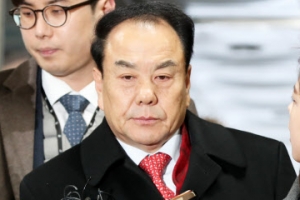 ‘불법 정치자금·뇌물’ 이우현 영장심사…1시간 반 공방