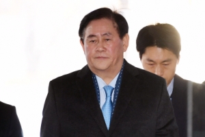 [서울포토] 영장실질심사 받기 위해 법원 들어서는 최경환