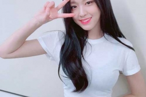 설현, 눈부신 미모+개미 허리 ‘몸매 퀸’