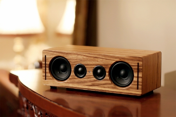 ㈜에이케이시스는 Zebra Wood 원목을 사용해 고음질의 원음을 구현하는 WiFi 네트워크 스피커 ‘BOSK’의 와디즈 크라우드 펀딩을 진행하고 있다고 밝혔다.
