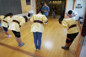 종로에  ‘무사 ’가 활개치다