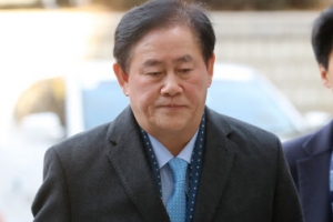 최경환·이우현 구속 첫날 조사 거부