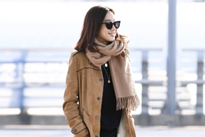 정려원, 방부제 미모 뽐낸 패셔니스타 ‘파리 다녀올게요~’