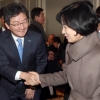 [서울포토] 신년인사 나누는 추미애-유승민