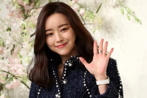 [포토] “행복하세요~”… 홍수아, 류현진 결혼식 참석