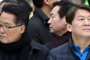 박지원 “잘 뛰세요” 안철수 “안 뛰세요?”…세상 어색한 두 사람