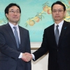 [서울포토] 악수하는 한-일
