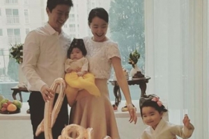 소이현-인교진 부부, 둘째 딸 백일잔치 공개 “바르게 잘 키우겠습니다!”