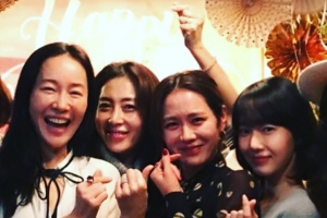 공효진, 손예진 생일파티 공개..이민정부터 송윤아까지 “특급 여배우들”