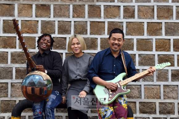 아프로 아시안 싸운드 액트, 줄여서 ‘앗싸’