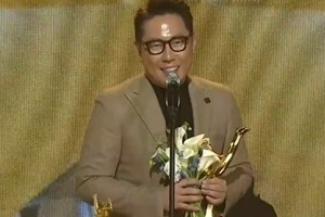 윤종신 ‘2018 골든디스크’ 디지털음원 본상 수상 “구남친들에 영광 돌린다”