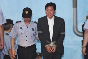 원세훈 “민간인 댓글 지원 자체를 몰라” 혐의 부인