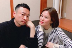 ‘송중기♥’ 송혜교, 일본에서 근황...옆에 남자는 누구? (feat.결혼반지)