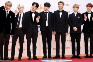 방탄소년단=문학소년단…‘요시모토 바나나’ 읽는 중