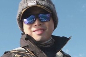 김재원 “물고기와 교감하는 중” 갯바위서 두 손 뻗는 모습 포착