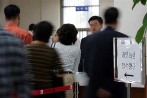 [소액 채무탕감, 삶을 바꾸다] “빚의 덫 풀어 성장동력으로…버티면 된다 잘못된 신호 줄 수도”