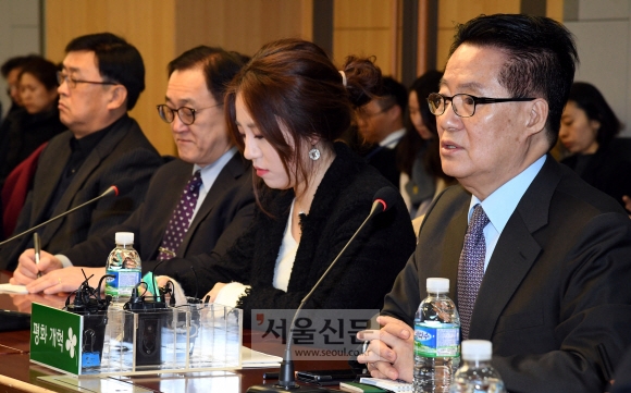 12일 국회의원회관에서열린 국민의당 지키기운동본부 전체회의에서 박지원 전 대표가 발언을 하고있다. 이종원 선임기자 jongwon@seoul.co.kr