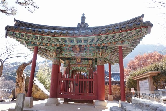 인천 강화군 전등사 종각.