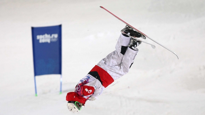 미카엘 킹스버리의 2014년 소치동계올림픽 프리스타일 스키 모굴 경기 모습. AFP 자료사진