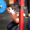 200파운드(90kg) 바벨 들고 스쿼트하는 역도신동